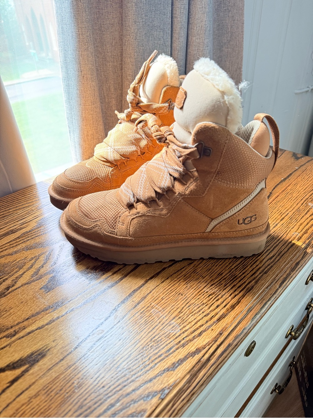UGG Highmel High Top Boots Size 9